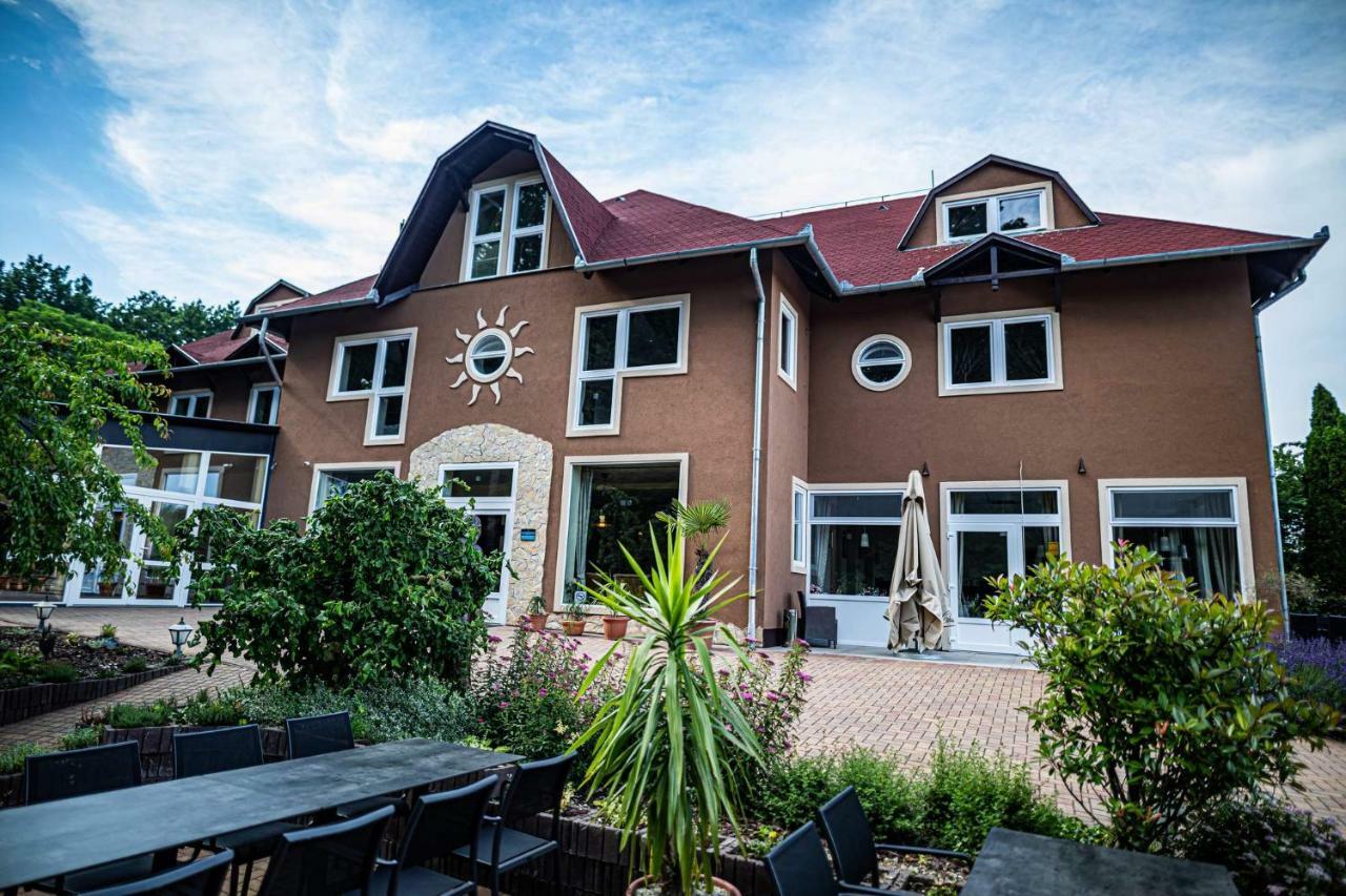 Bonne Chance Restaurant And Hotel Bázakerettye Exterior foto